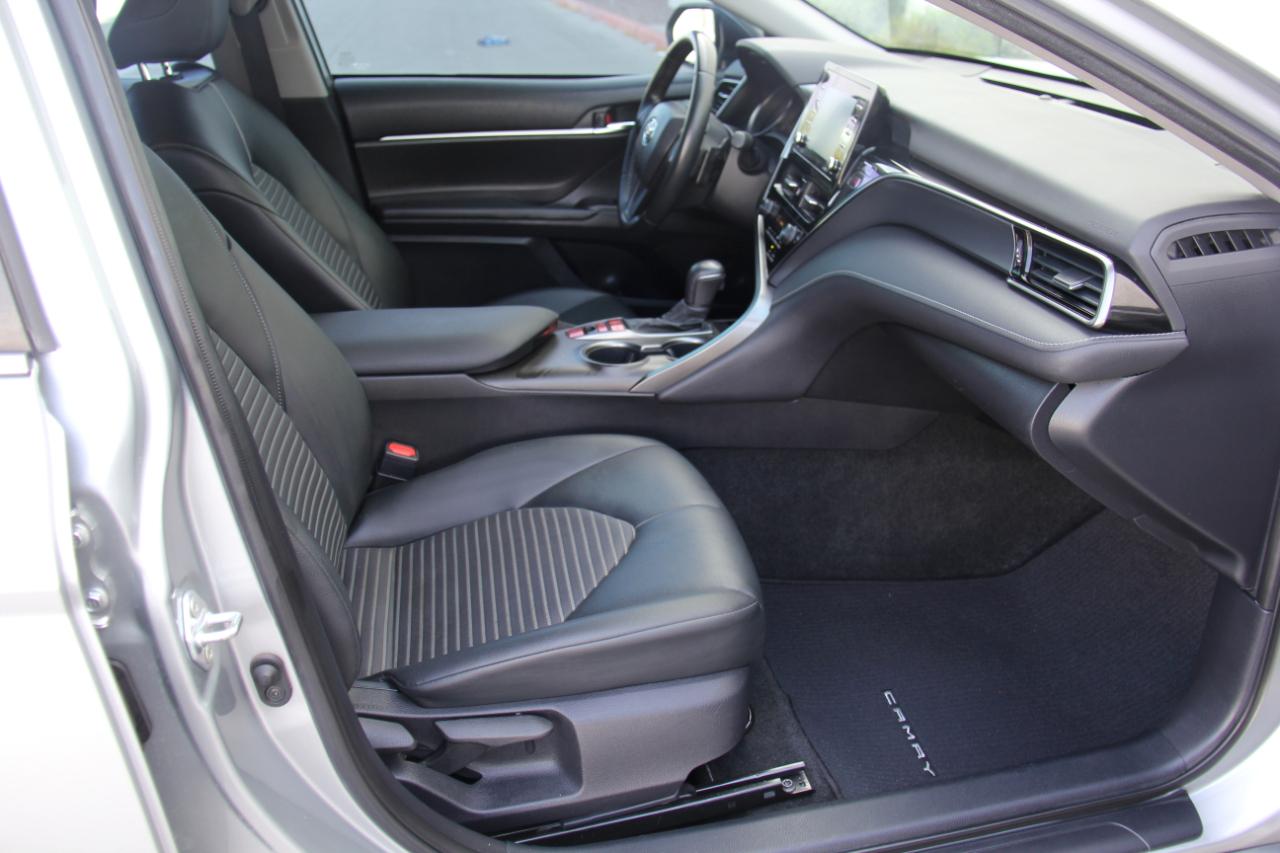 Toyota Camry Hybrid  2022