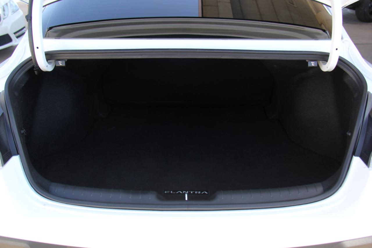 Hyundai Elantra SEL Sport 2025
