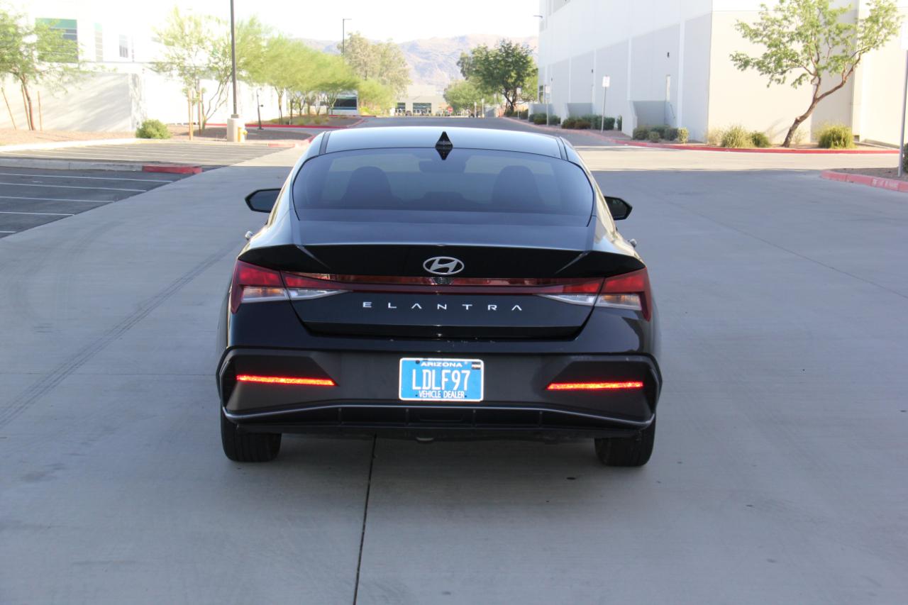 Hyundai Elantra SEL 2024