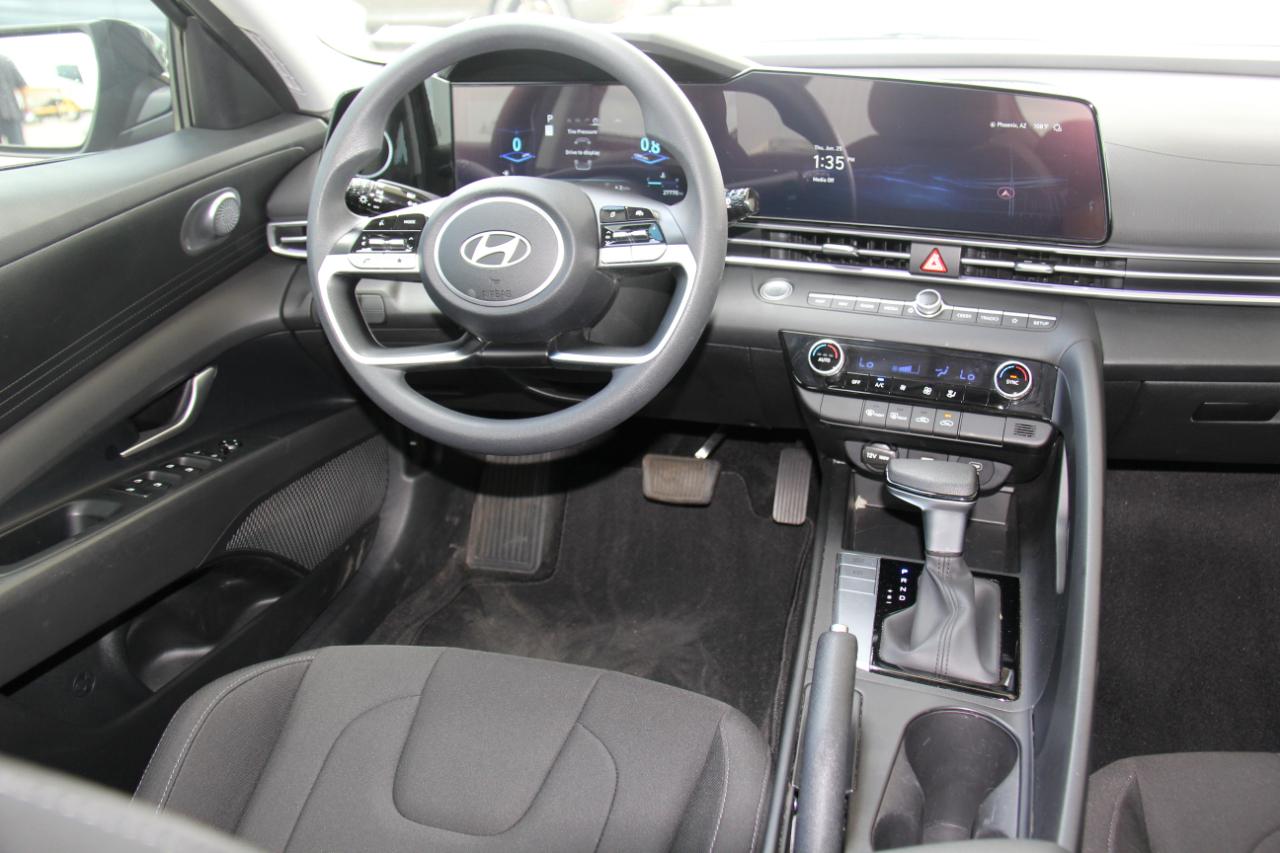 Hyundai Elantra SEL 2024