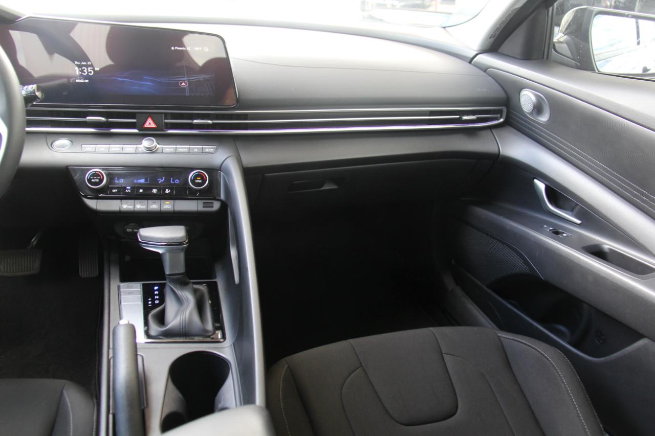Hyundai Elantra SEL 2024