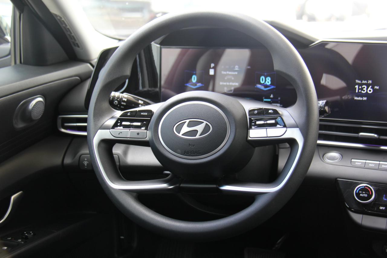 Hyundai Elantra SEL 2024