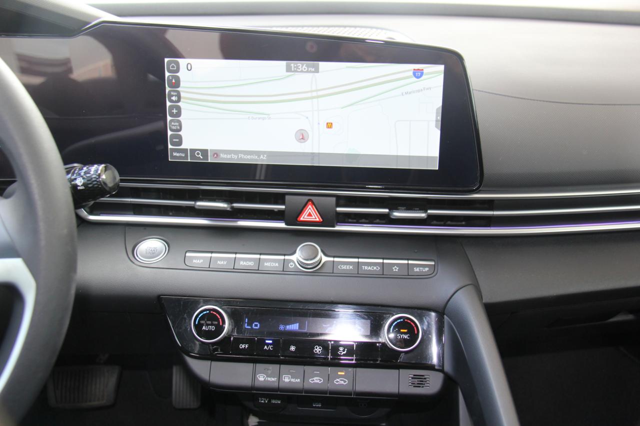 Hyundai Elantra SEL 2024