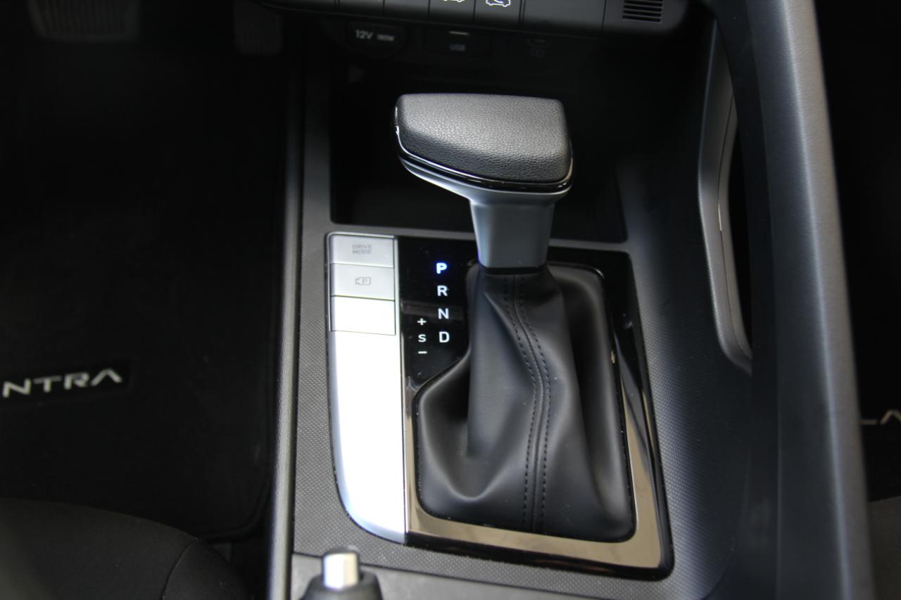 Hyundai Elantra SEL 2024