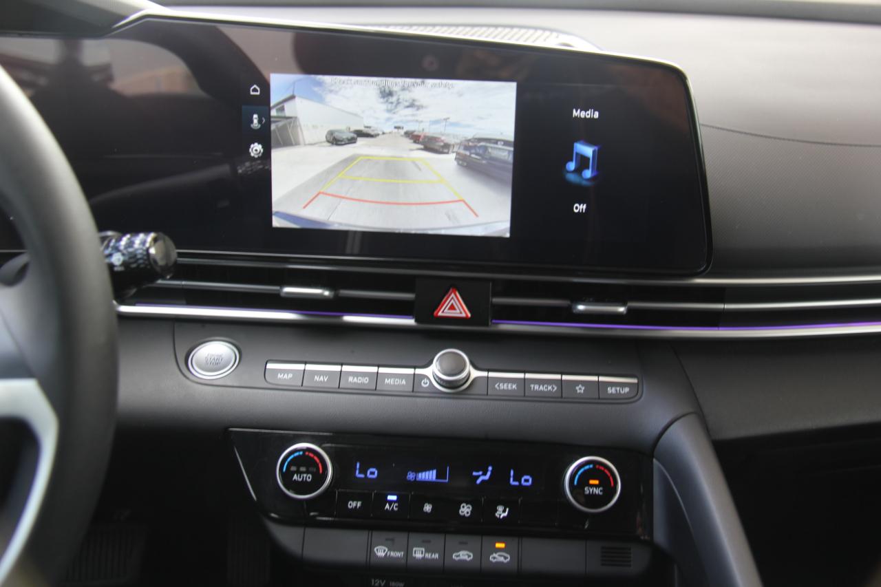 Hyundai Elantra SEL 2024