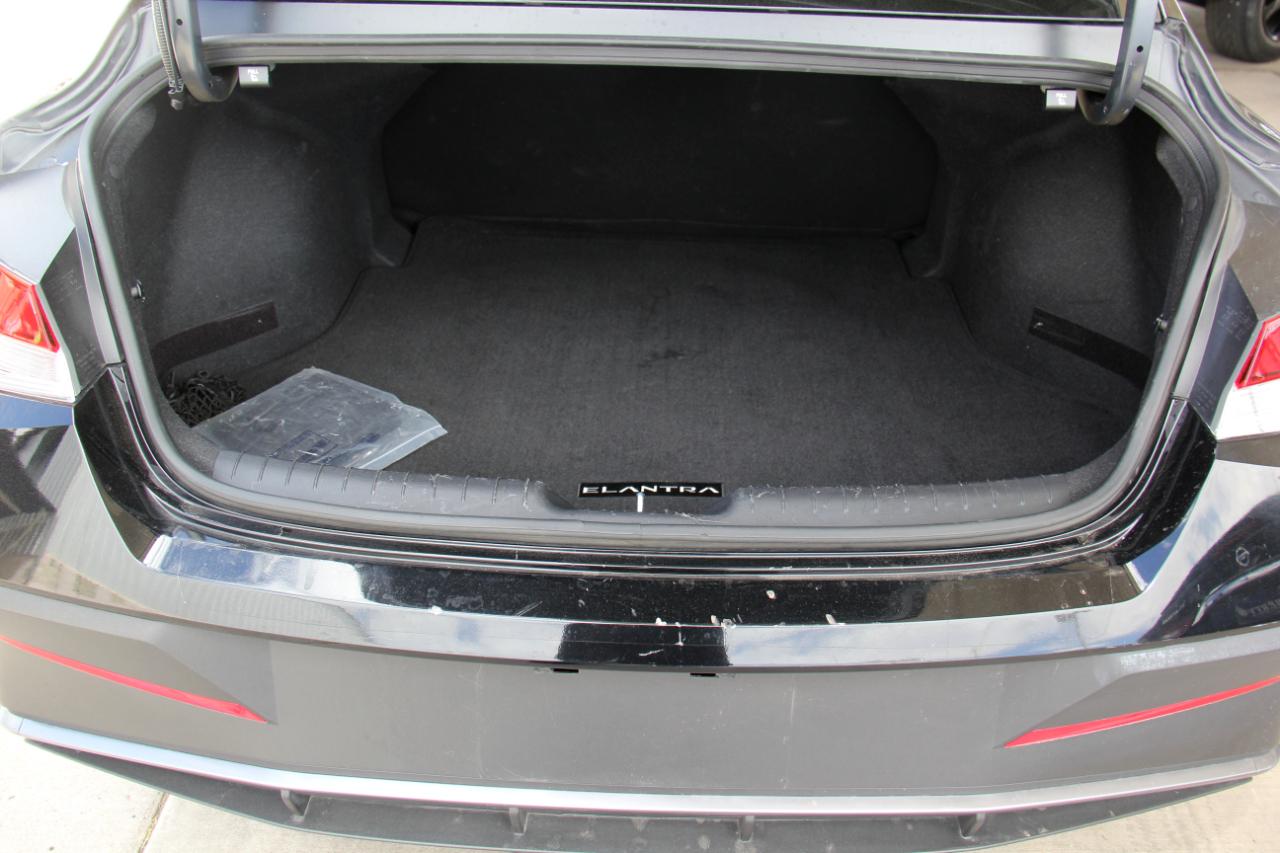 Hyundai Elantra SEL 2024