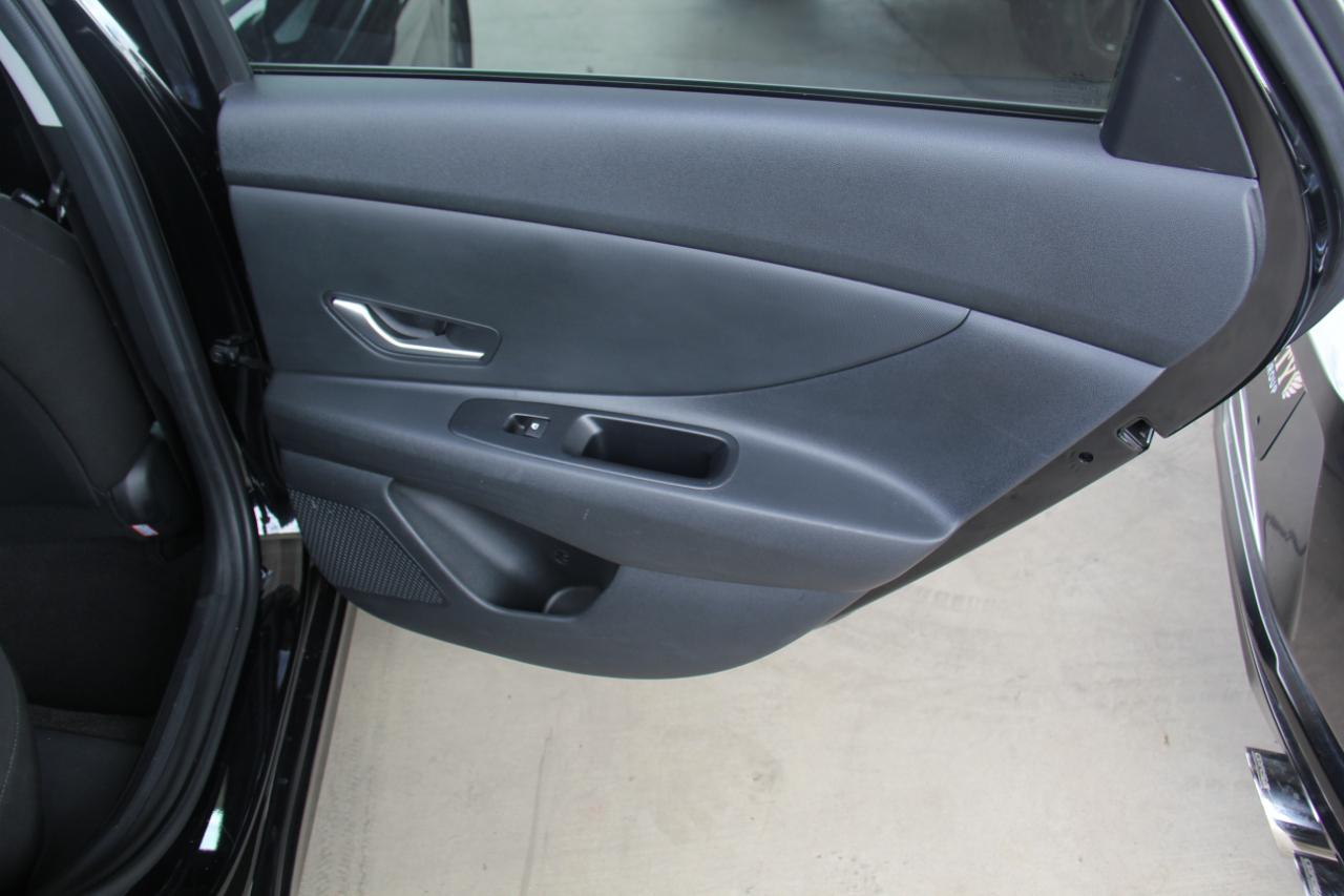 Hyundai Elantra SEL 2024