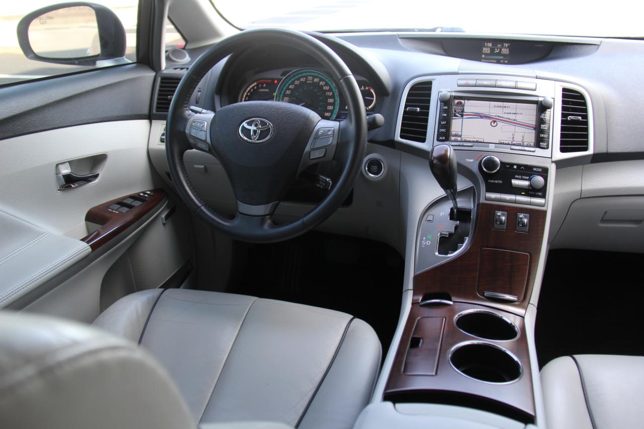 Toyota Venza FWD V6 2011