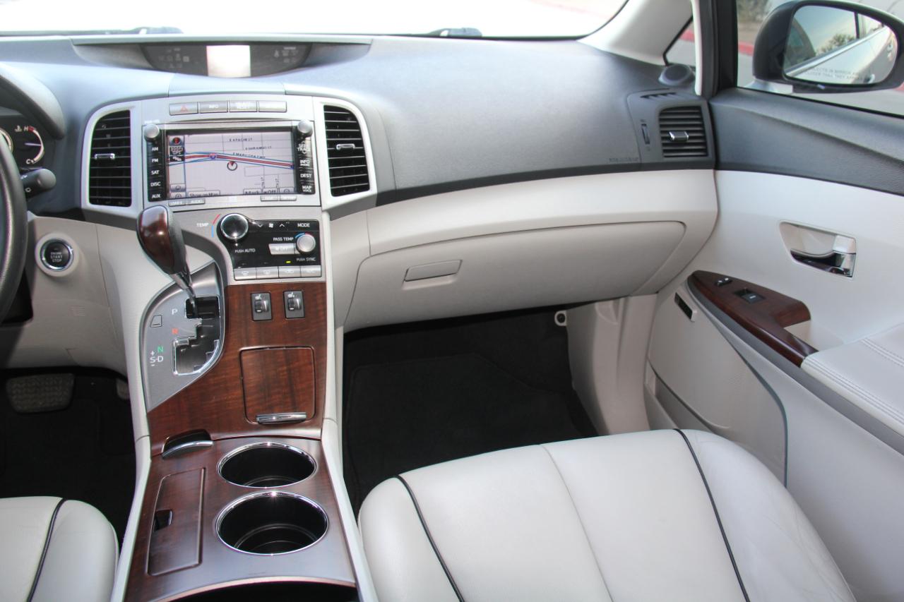 Toyota Venza FWD V6 2011