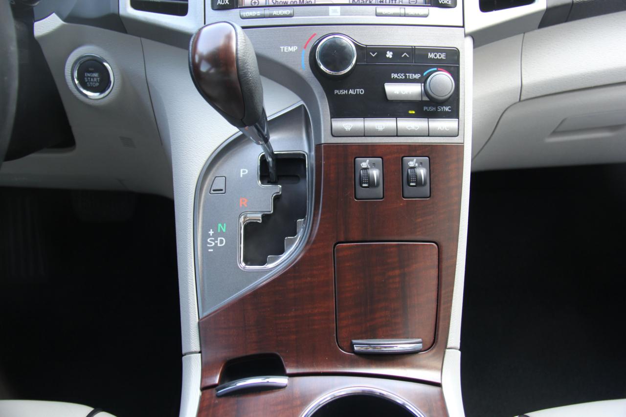 Toyota Venza FWD V6 2011