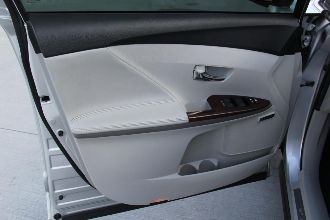 Toyota Venza FWD V6 2011
