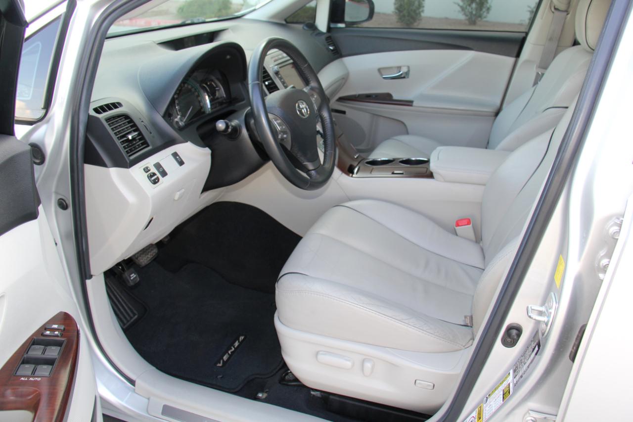 Toyota Venza FWD V6 2011