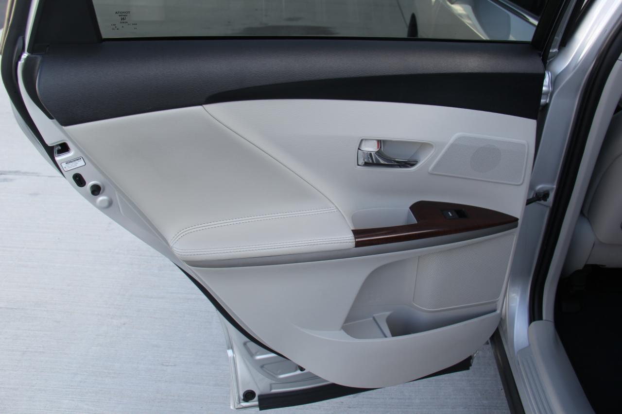 Toyota Venza FWD V6 2011