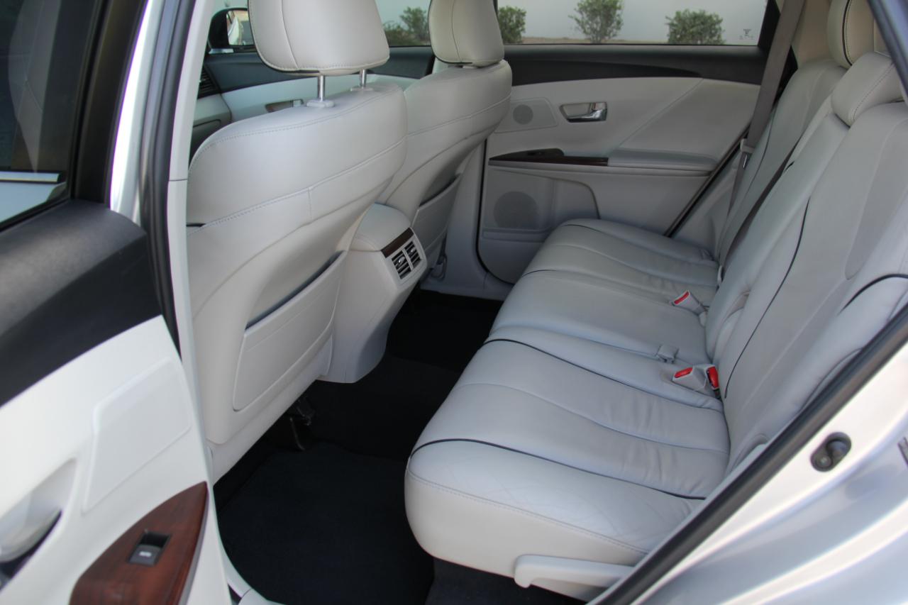 Toyota Venza FWD V6 2011