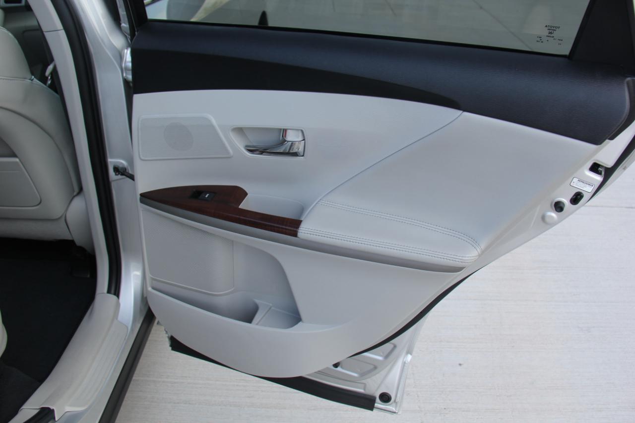 Toyota Venza FWD V6 2011