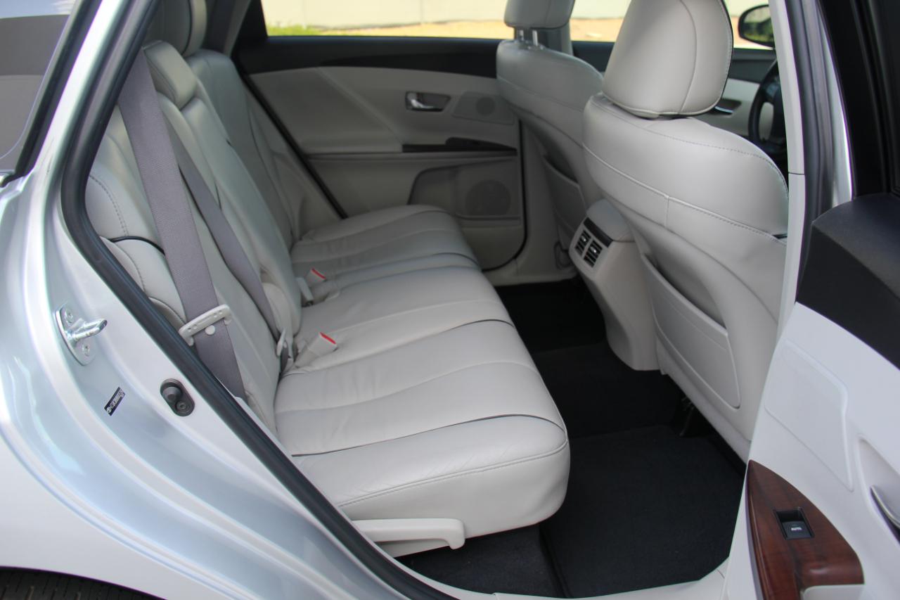 Toyota Venza FWD V6 2011