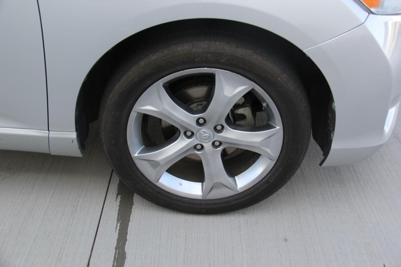 Toyota Venza FWD V6 2011