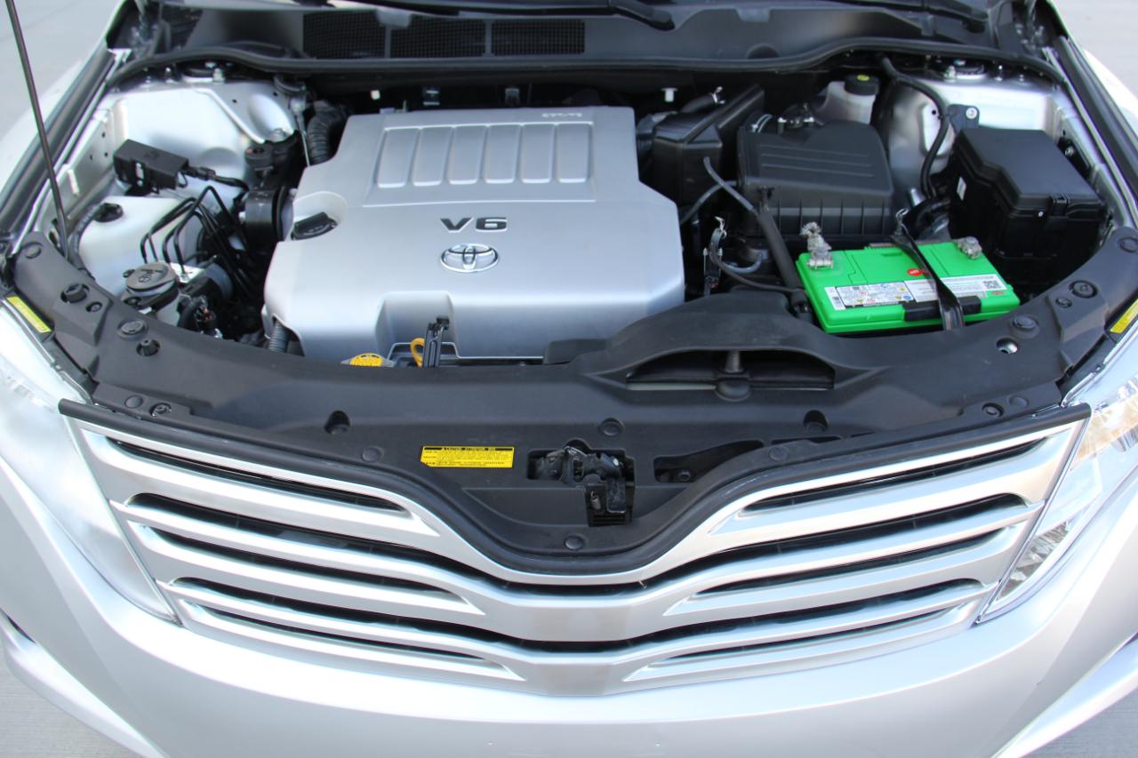 Toyota Venza FWD V6 2011