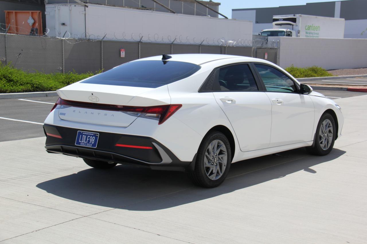 Hyundai Elantra SEL 2024
