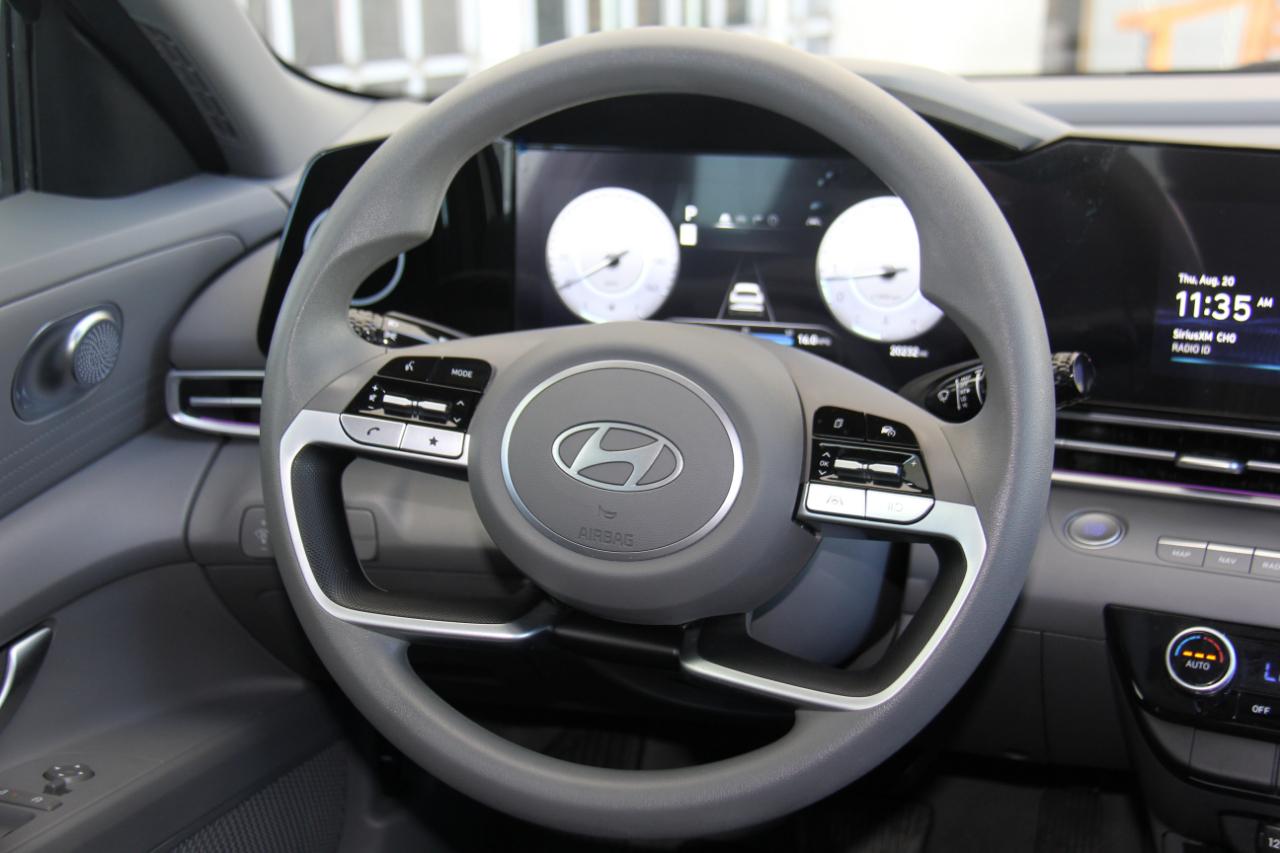 Hyundai Elantra SEL 2024
