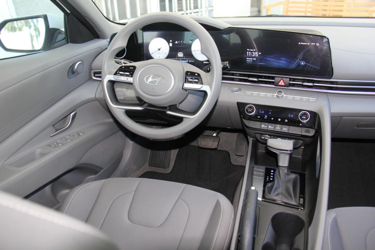 Hyundai Elantra SEL 2024