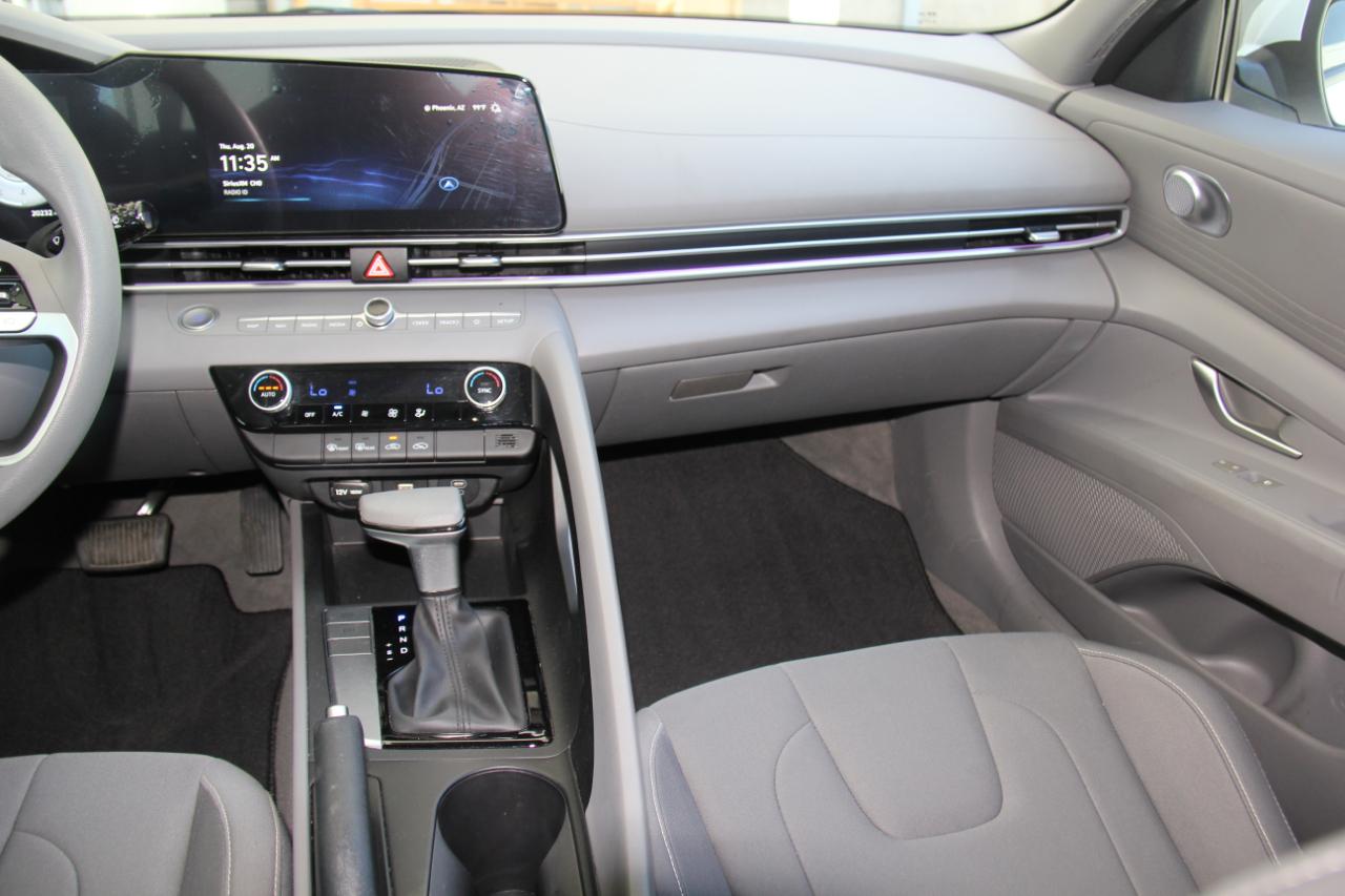 Hyundai Elantra SEL 2024