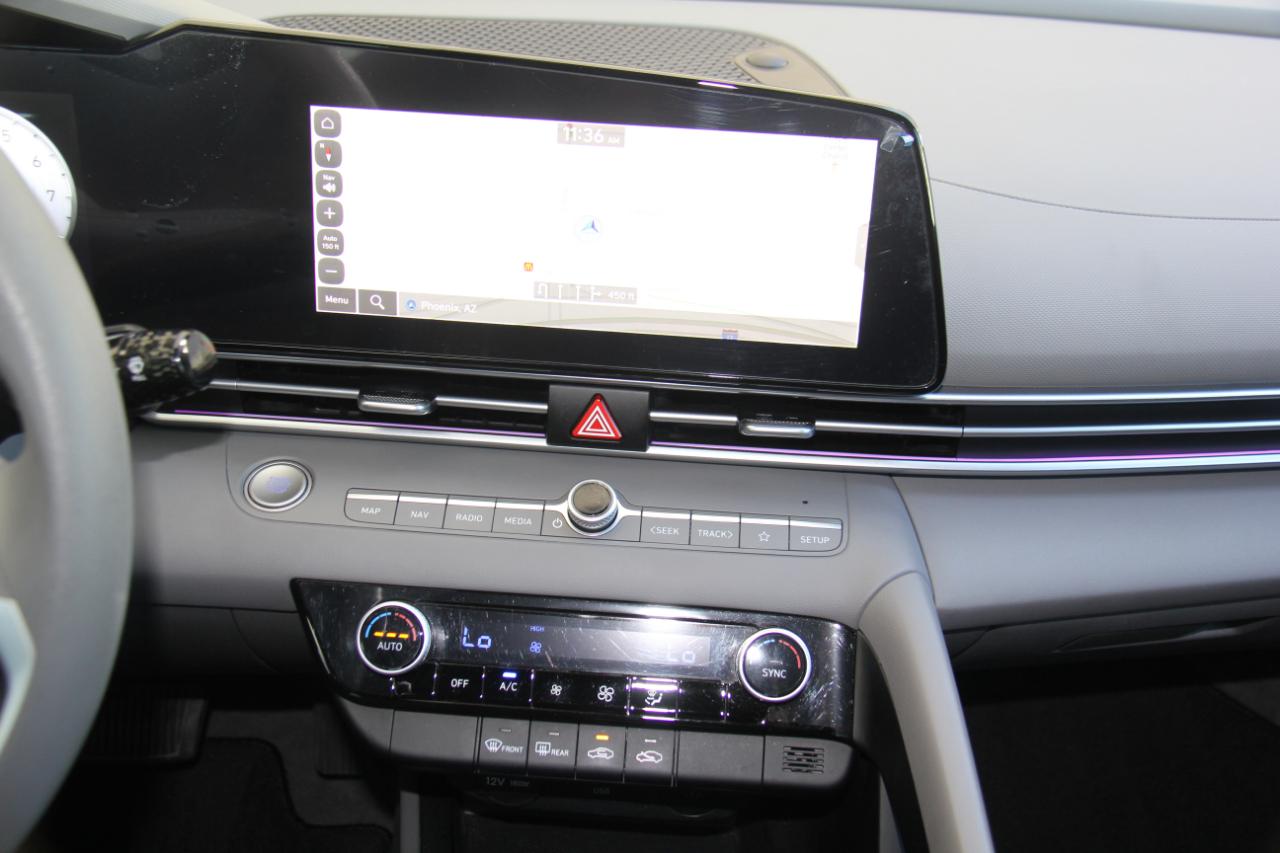 Hyundai Elantra SEL 2024