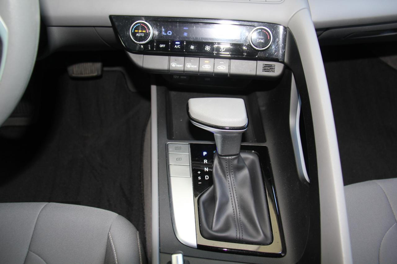 Hyundai Elantra SEL 2024