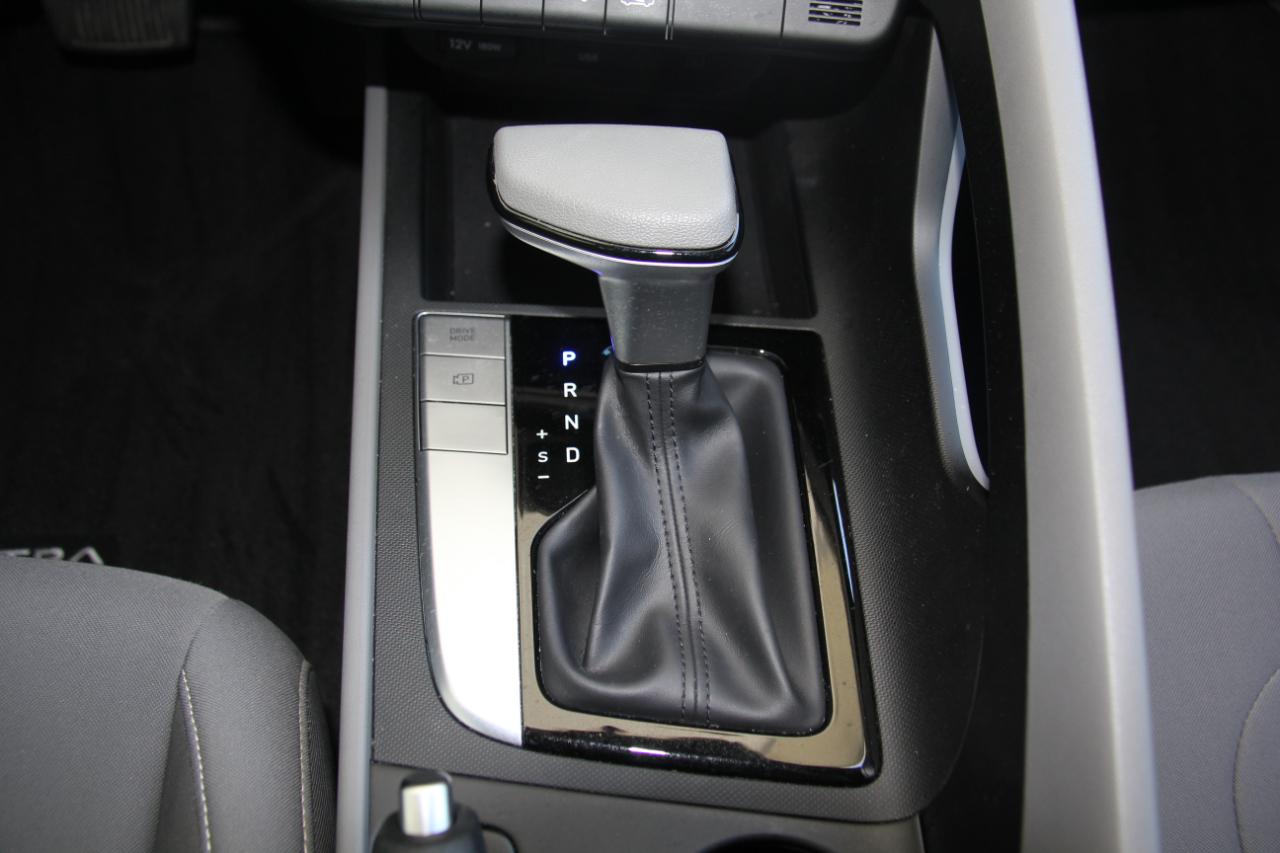 Hyundai Elantra SEL 2024