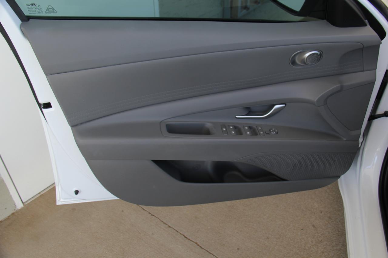Hyundai Elantra SEL 2024