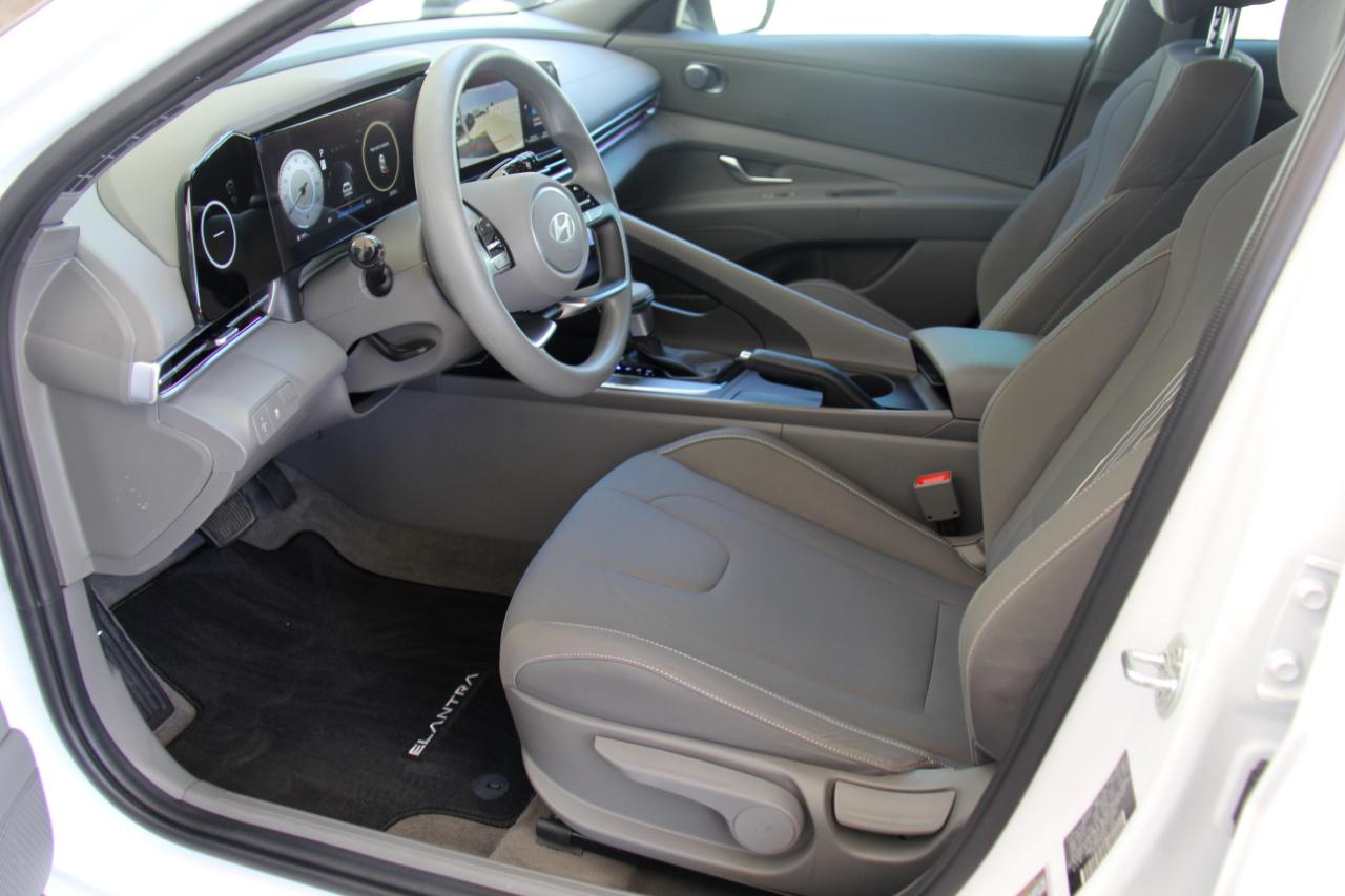 Hyundai Elantra SEL 2024