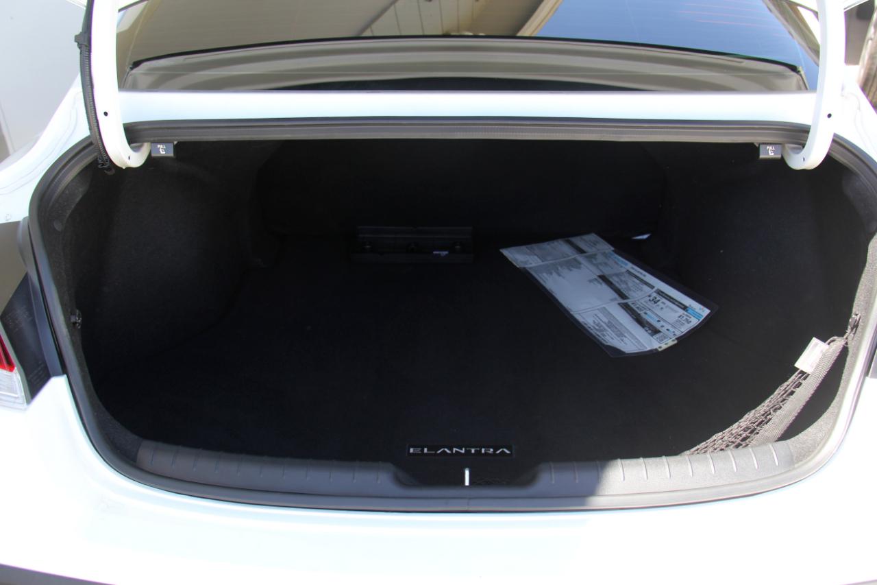 Hyundai Elantra SEL 2024