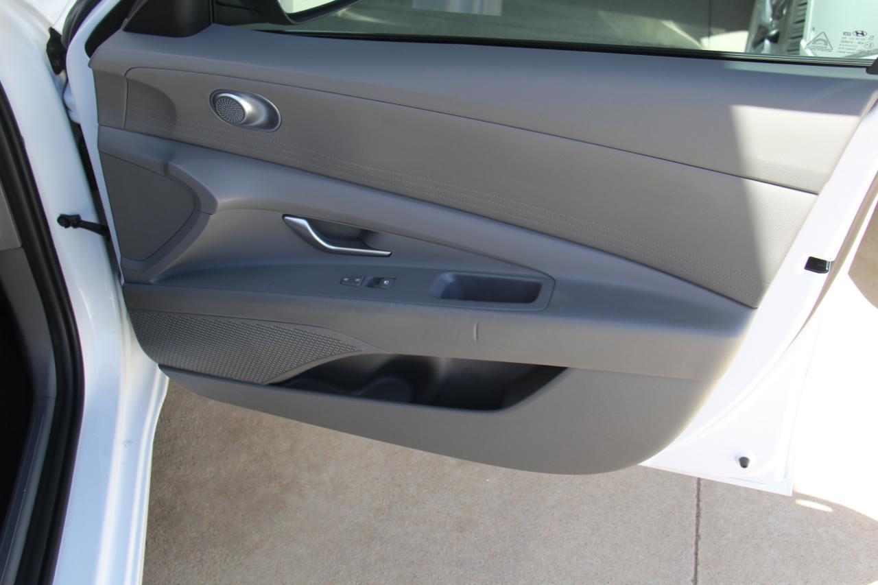 Hyundai Elantra SEL 2024