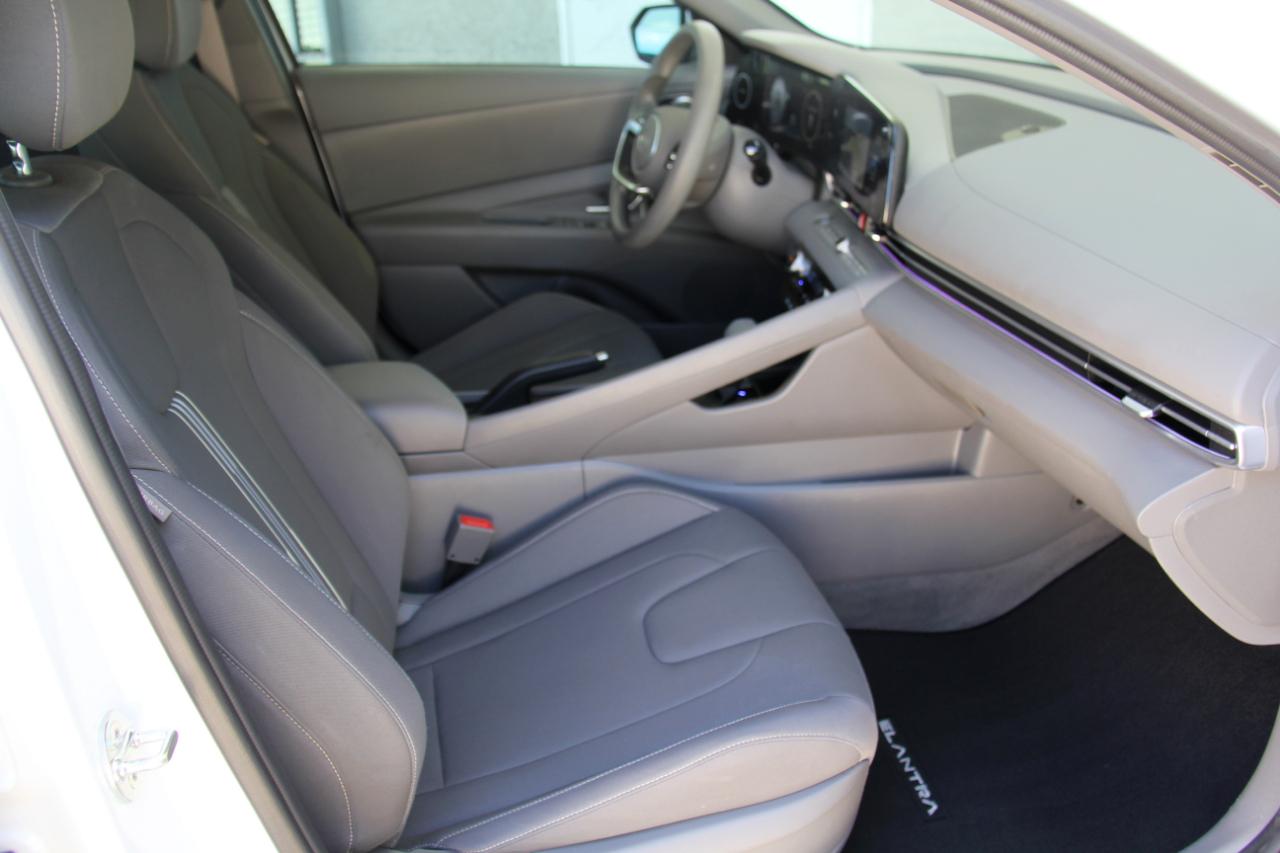 Hyundai Elantra SEL 2024