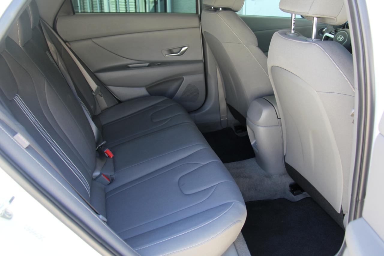 Hyundai Elantra SEL 2024