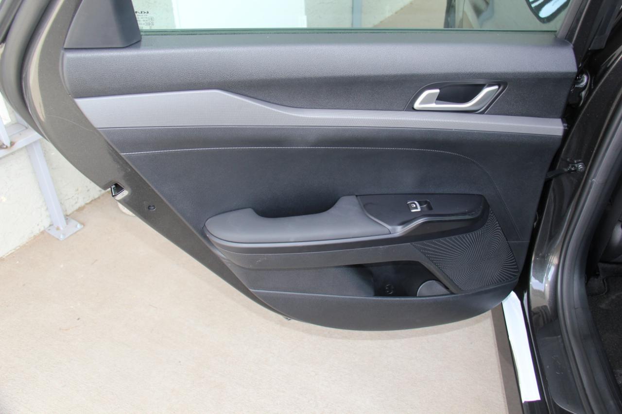 Kia K5 LXS 2026