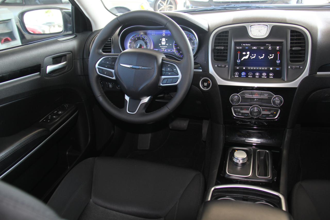 Chrysler 300 Touring 2023
