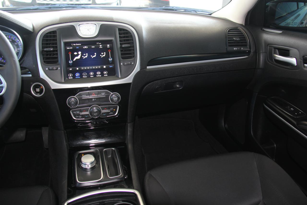 Chrysler 300 Touring 2023