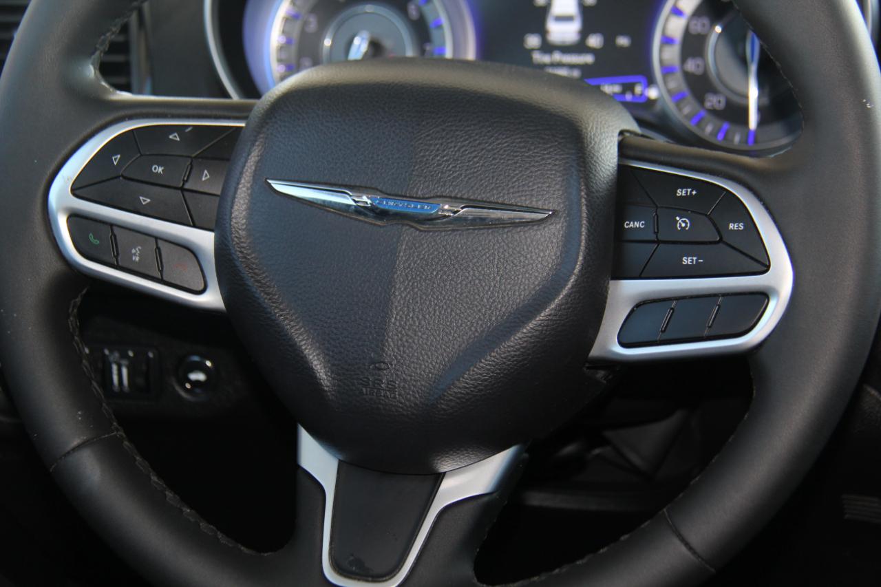 Chrysler 300 Touring 2023
