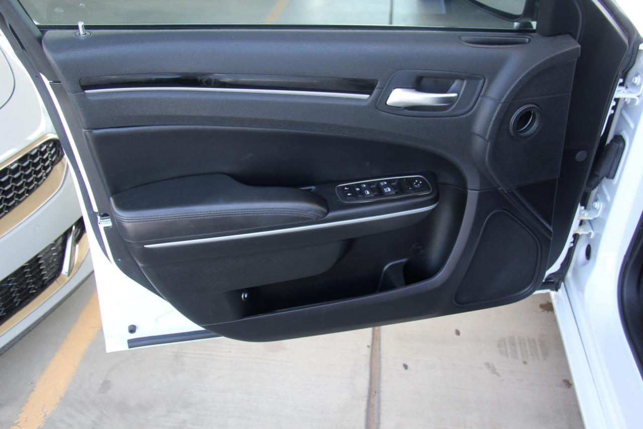 Chrysler 300 Touring 2023