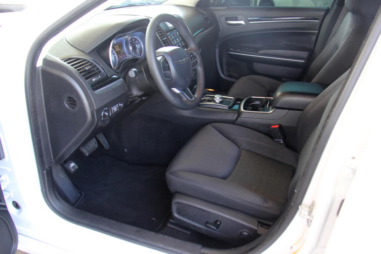 Chrysler 300 Touring 2023