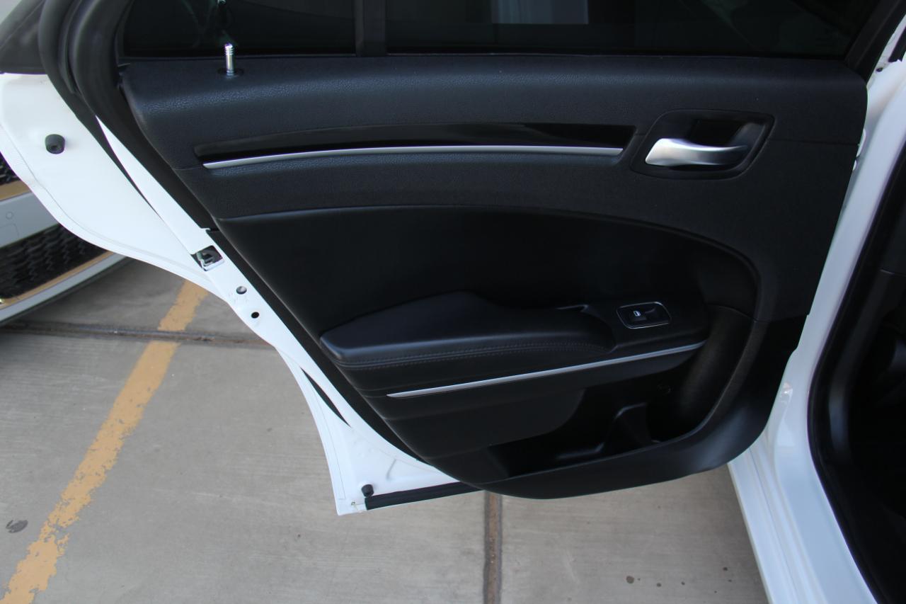Chrysler 300 Touring 2023