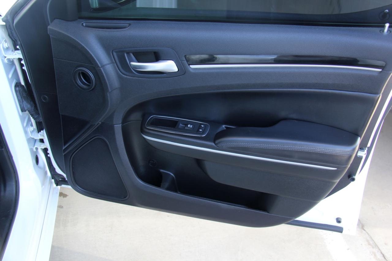 Chrysler 300 Touring 2023