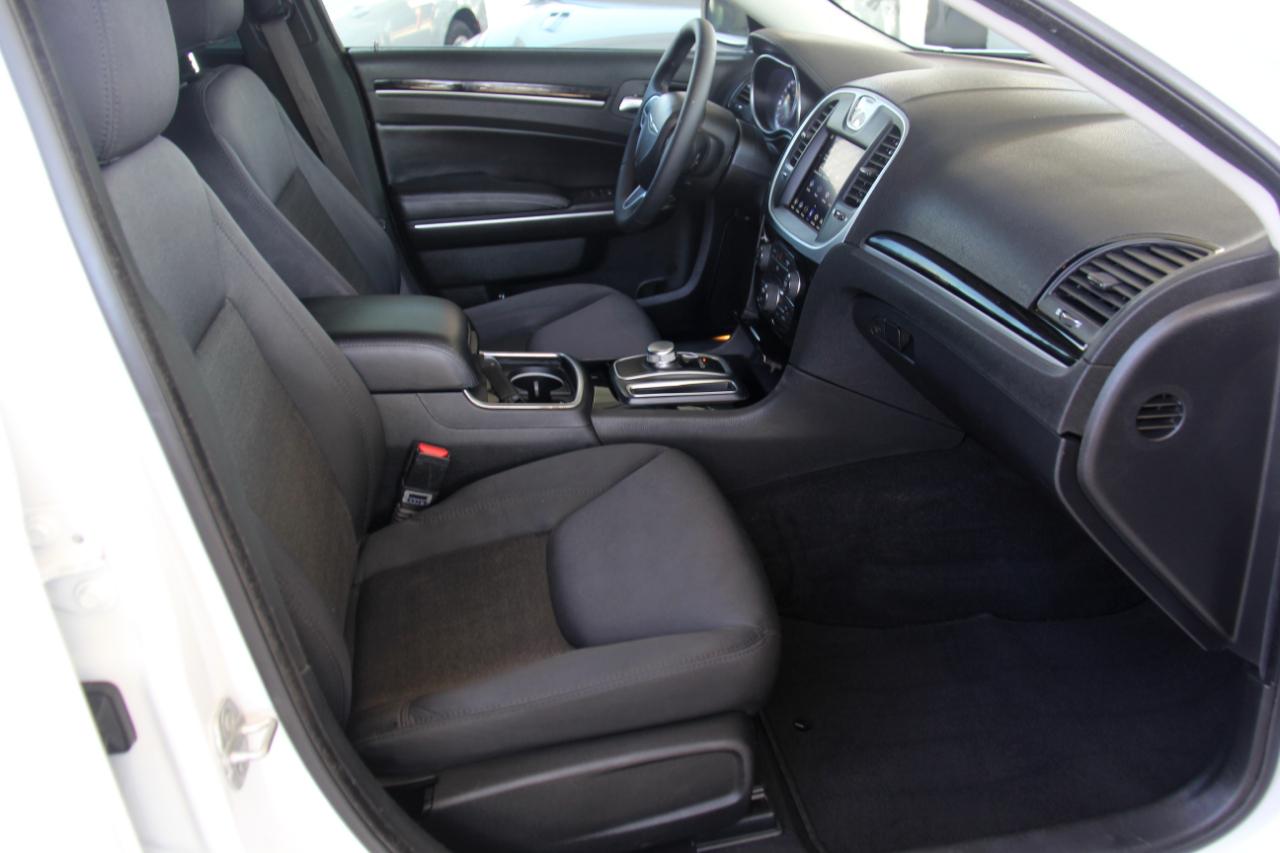 Chrysler 300 Touring 2023