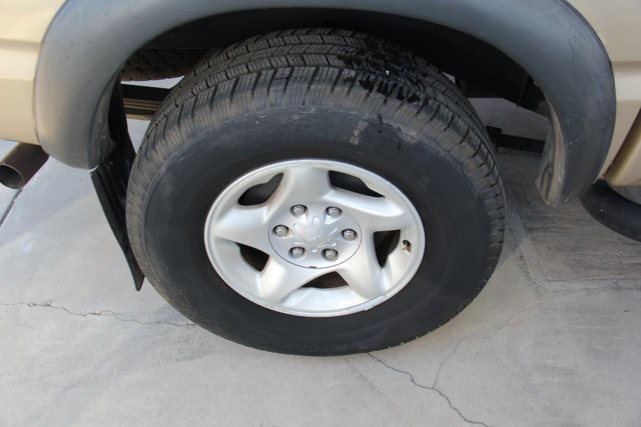 Toyota Tacoma PreRunner Double Cab V6 2WD 2003