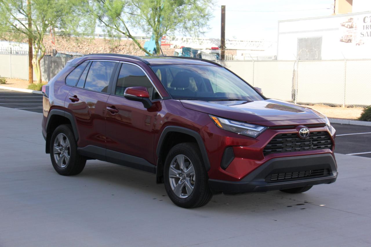 Toyota RAV4 XLE 2025