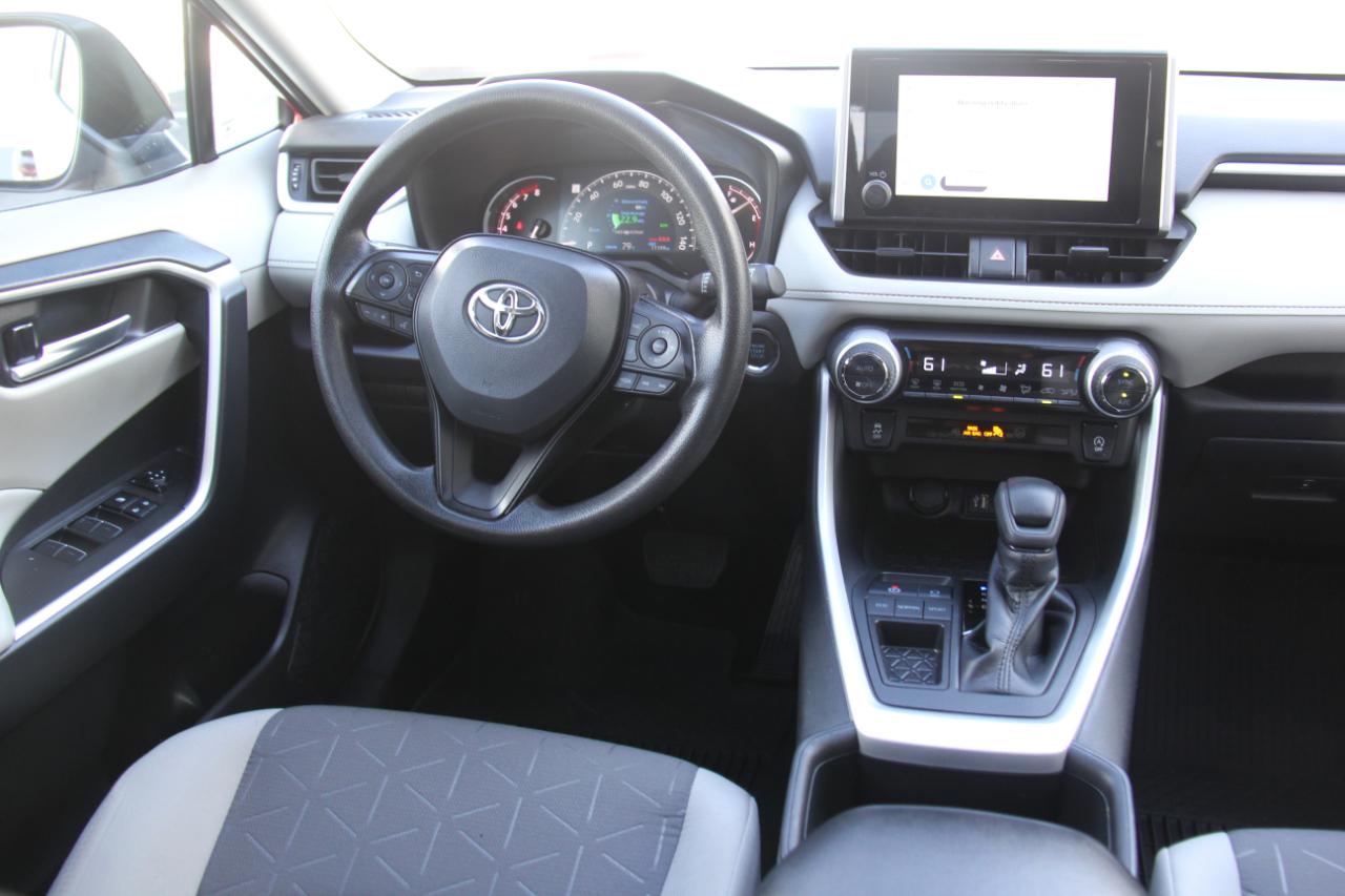 Toyota RAV4 XLE 2025