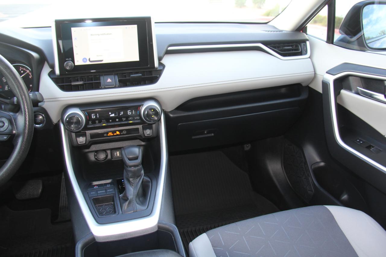 Toyota RAV4 XLE 2025