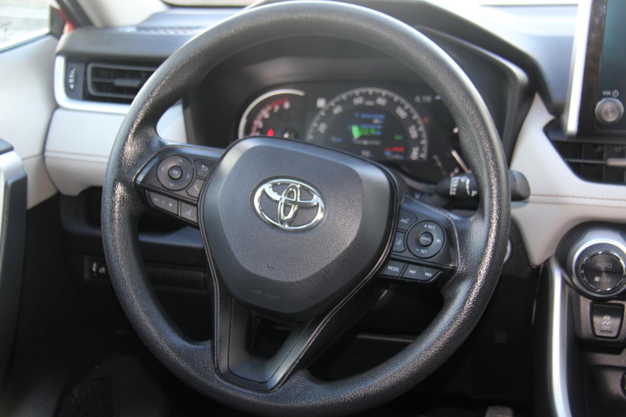 Toyota RAV4 XLE 2025