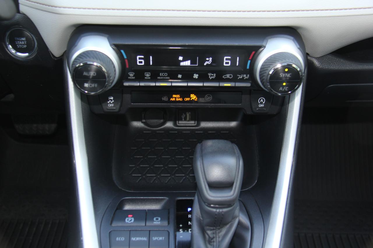 Toyota RAV4 XLE 2025